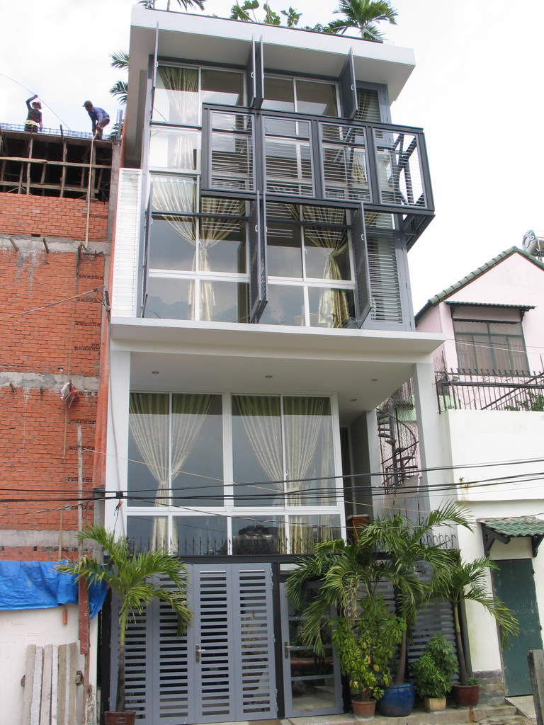 Bán nhà đẹp giá đã rẻ lại còn tặng cả xe hơi